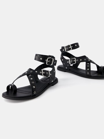 Flip-flops de la Bershka pe negru