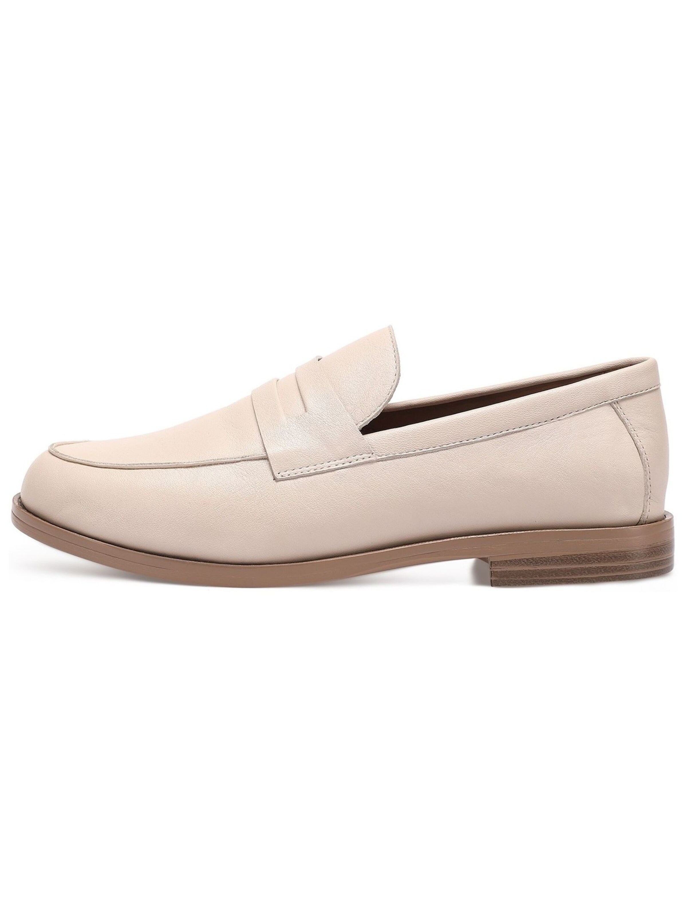 Chaussure basse INUOVO en blanc