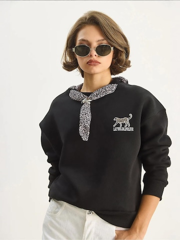 Bianco Lucci Sweatshirt in Black