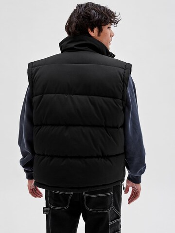 GUESS Winter Jacket in Black