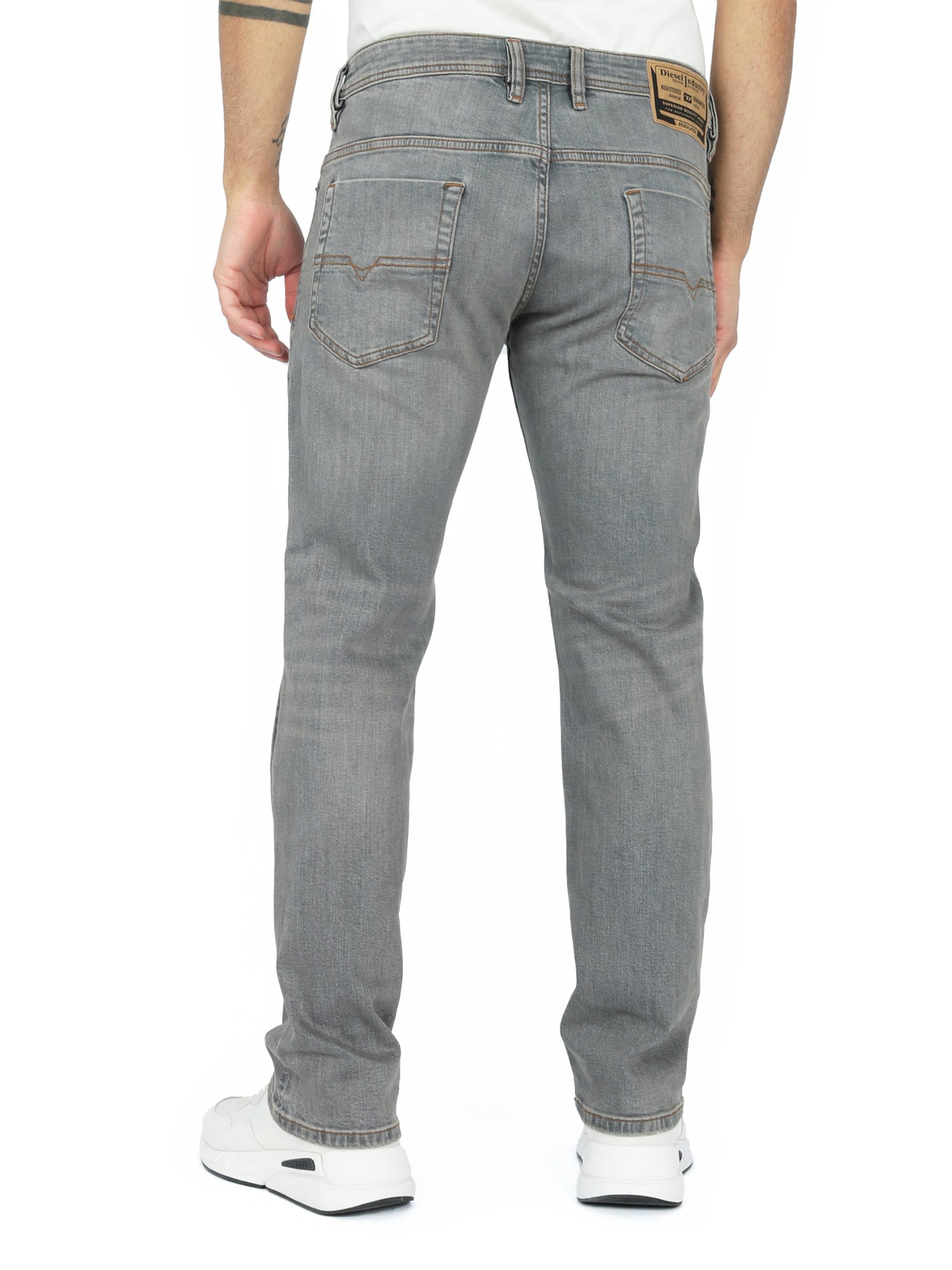 DIESEL Slimfit Jeans 'Straight SAFADO-X'‌ in Grau