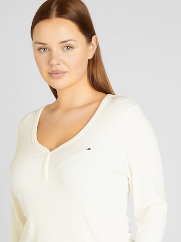 Tommy Hilfiger Curve Shirt 'Essential' in Weiß
