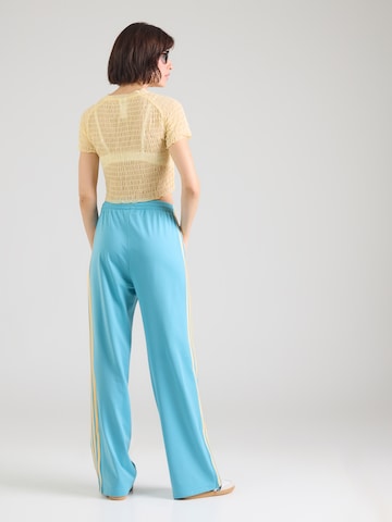 Largi Pantaloni 'Firebird' de la ADIDAS ORIGINALS pe albastru
