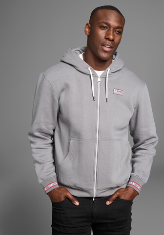 DELMAO Sweatjacke in Grau: Vorderseite