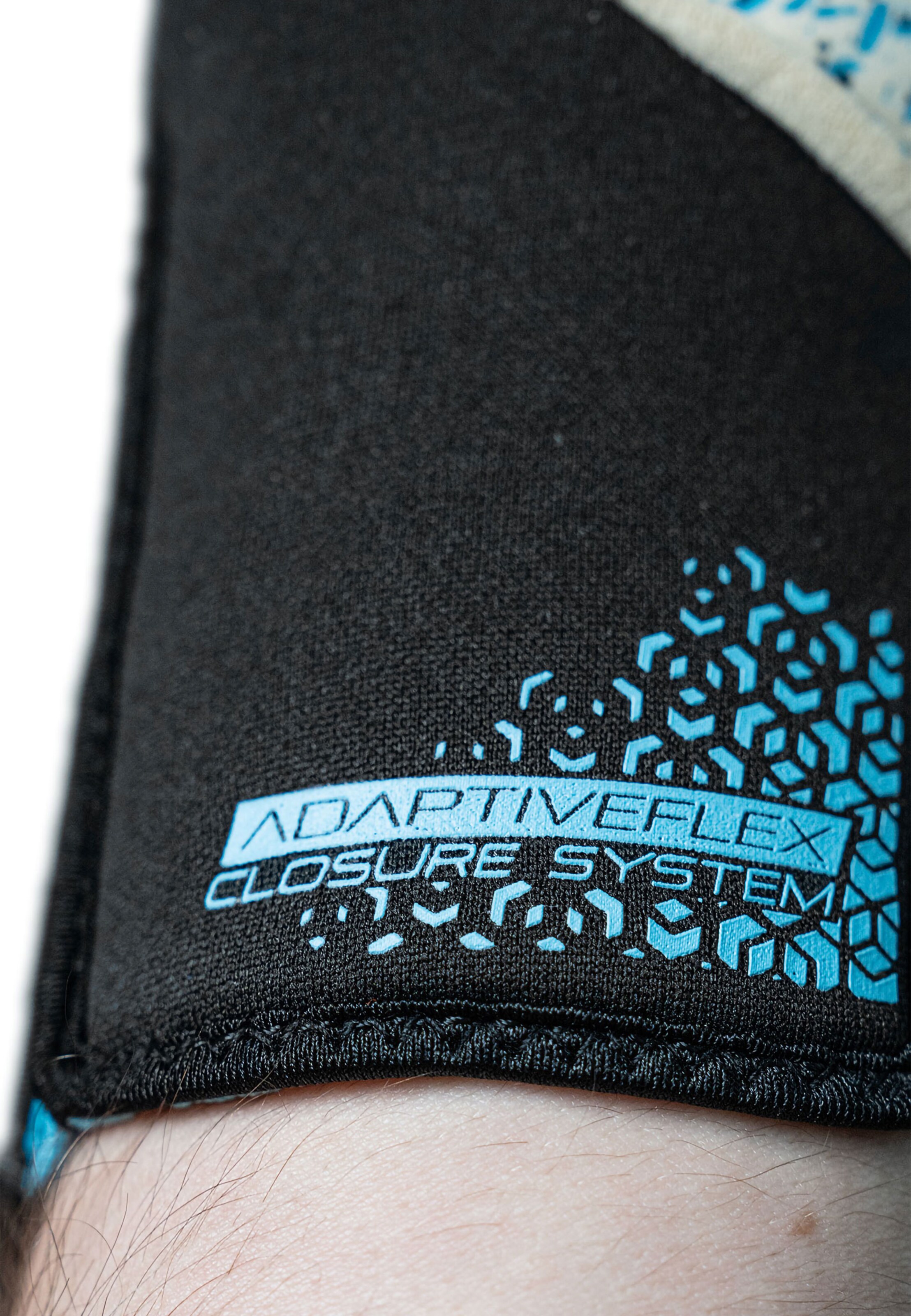 REUSCH Torwarthandschuhe 'Attrakt Freegel Fusion Strapless' in Blau