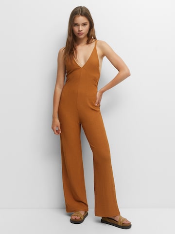 Pull&Bear Jumpsuit in Bruin: voorkant