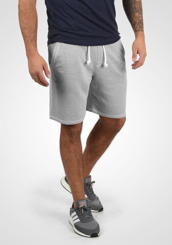 !Solid Regular Sweatshorts 'Toljan' in Grau: predná strana