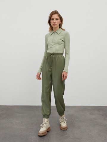 Tapered Pantaloni 'Madison' di EDITED in verde