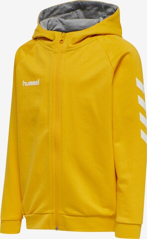 Hummel Sportsweatjacke in Gelb