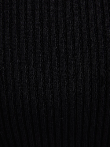 Geacă tricotată de la Bershka pe negru