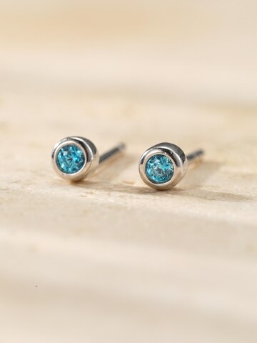Hey Happiness Oorbellen 'Aquamarine Bezel Cubic Zirconia' in Zilver