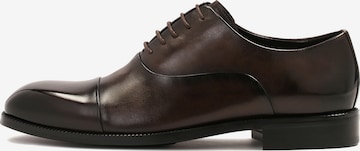 Scarpa stringata di Kazar in marrone: frontale