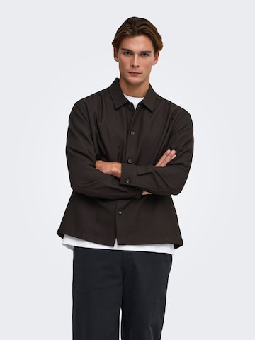 Fit confort Chemise business 'ONSHansi' Only & Sons en marron : devant