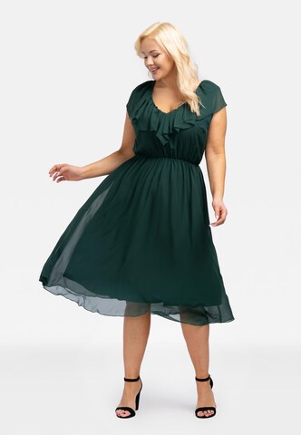 Robe de cocktail 'DRACENA' Karko en vert : devant