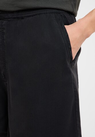 MUSTANG Loosefit Shorts 'Charlottesville' in Schwarz