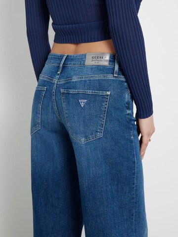 GUESS Flared Jeans in Blau