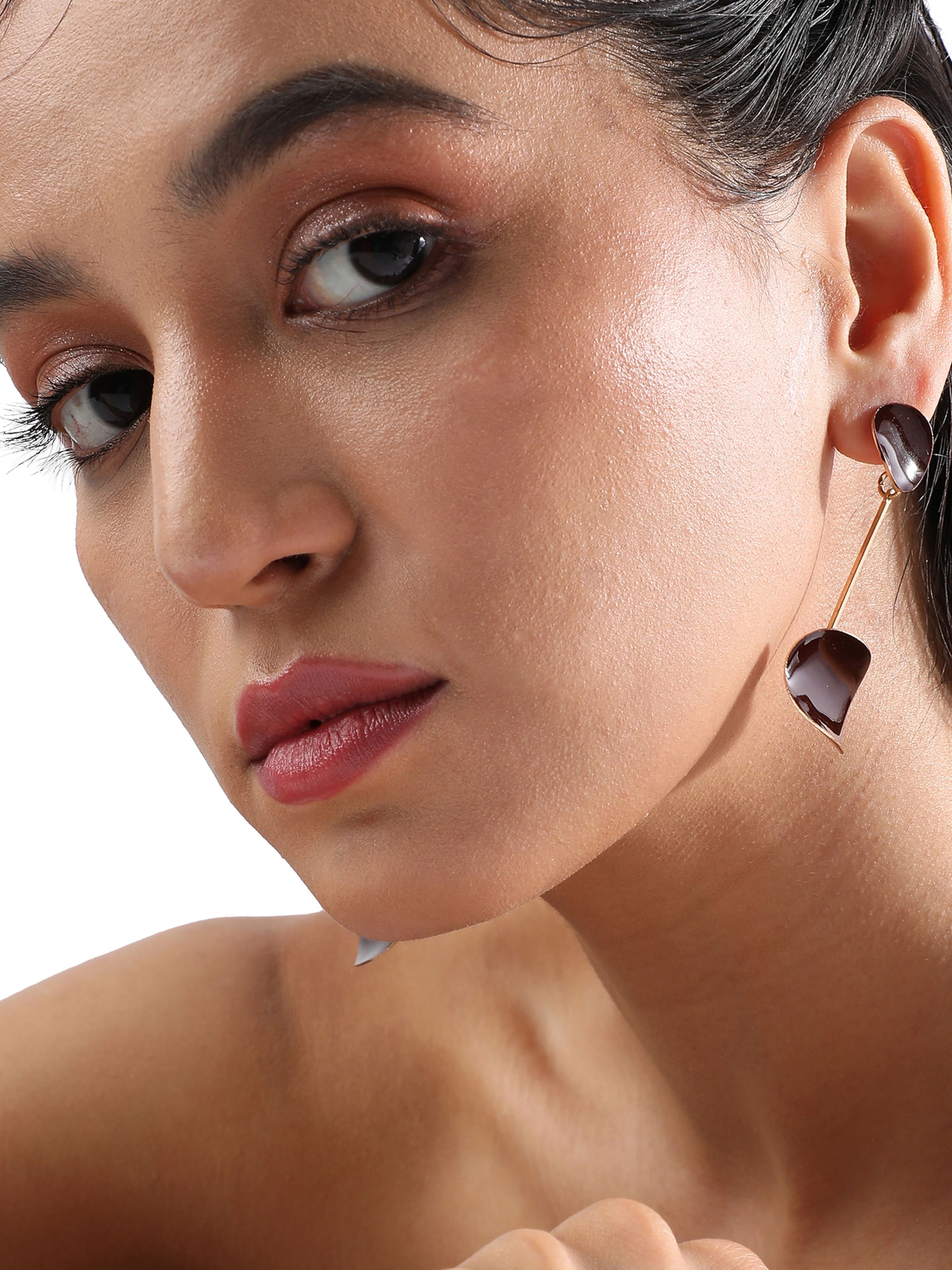 SOHI Örhängen ' Sumnesh' i brun: framsida