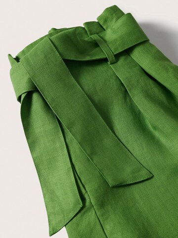 MANGO Normální Kalhoty se sklady v pase – zelená