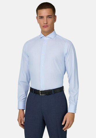 Coupe regular Chemise Boggi Milano en bleu : devant