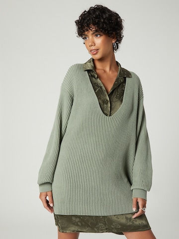 A LOT LESS Sweater 'Emmy' in Green