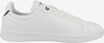 Baskets basses 'Carnaby Pro' LACOSTE en blanc