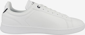 Baskets basses 'Carnaby Pro' LACOSTE en blanc