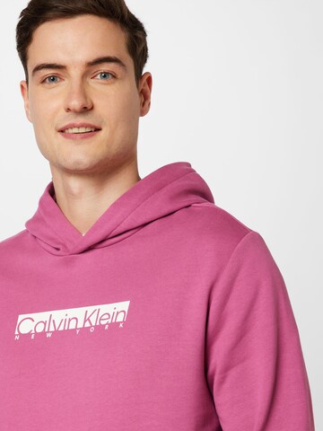 Calvin Klein Sweatshirt in Pink