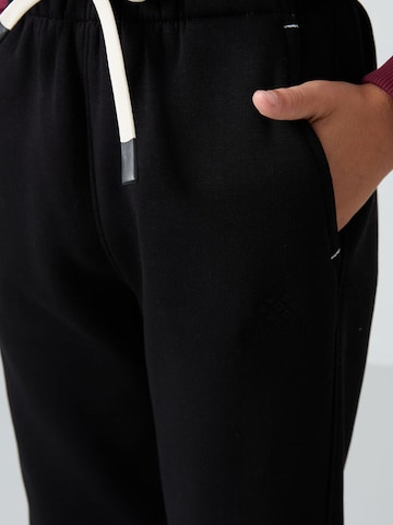 Tommy Life Broek 'TOMMY Kinder Jogginghose' in Zwart