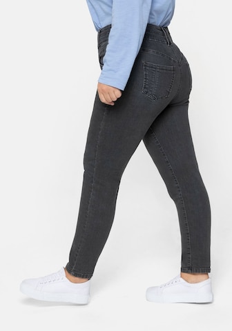 Skinny Jeans di SHEEGO in grigio