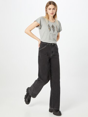 T-shirt 'Jenna' ABOUT YOU en gris