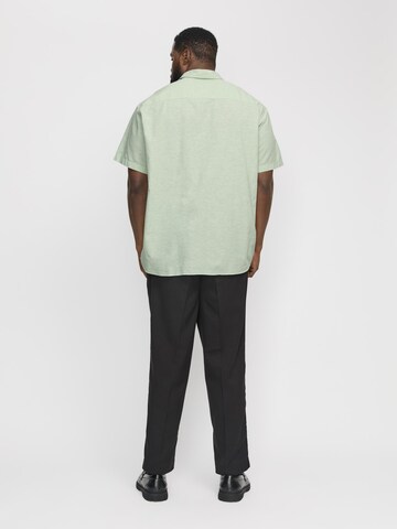 Coupe slim Chemise 'JJEBreeze' Jack & Jones Plus en vert