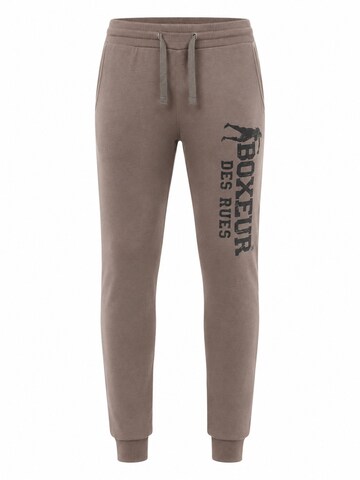 Boxeur des Rues - regular Pantalón deportivo 'Herren Jogginghose Boxeur des Rues mit Kordelzug und Bündchen, Taupe-Beige, Schwarzes vertikales Logo, Baumwolle' en beige: frente