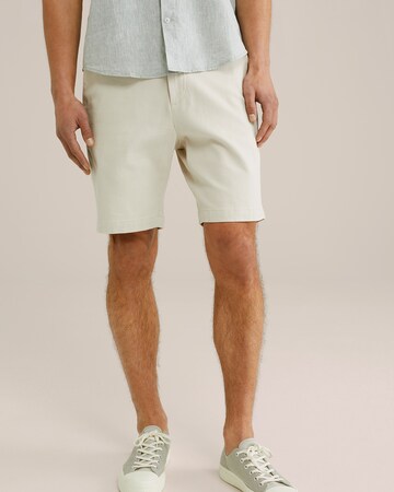 WE Fashion Regular Chino trousers in Beige: front