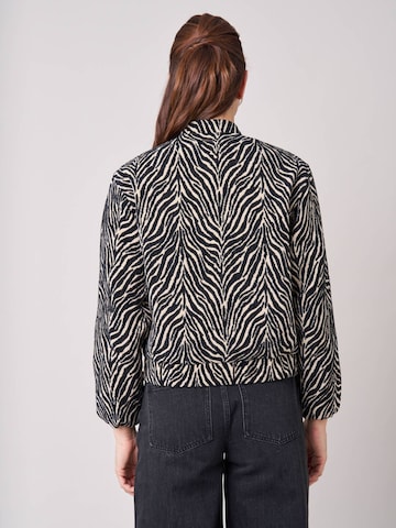 Deeluxe Übergangsjacke‌‌‌ in Schwarz