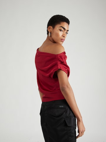 Abercrombie & Fitch - Blusa em vermelho