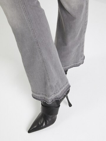 VILA Flared Jeans 'BETTY' in Grey