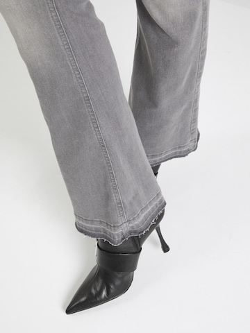 VILA Flared Jeans 'BETTY' in Grey