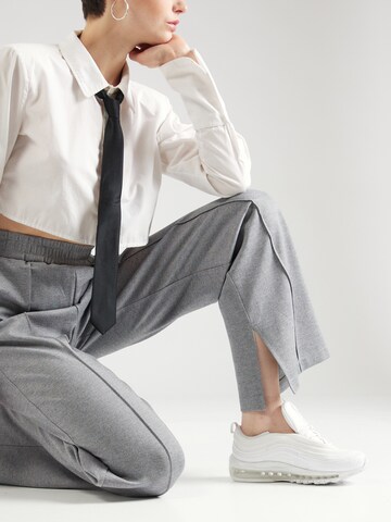 QS Regular Pleat-front trousers in Grey