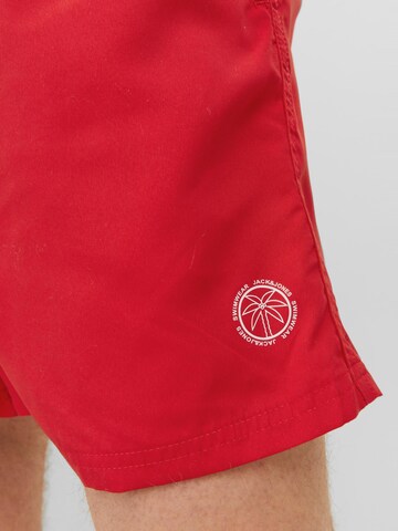 Pantaloncini da bagno 'Fiji' di JACK & JONES in rosso