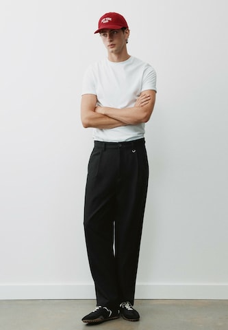 Pull&Bear Ohlapna forma Hlače z naborki | črna barva