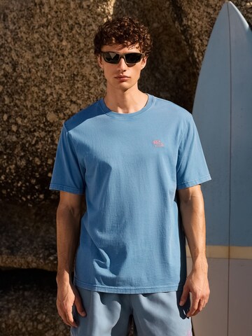 Next Shirt in Blue: front