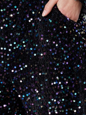 SISTERS POINT - Bootcut Pantalón en negro