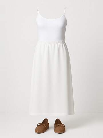 Touche Prive Skirt in White: front