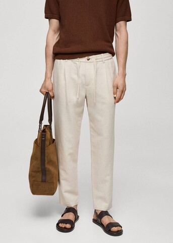 MANGO MAN Дънки Tapered Leg Панталон 'Romelino' в бежово: отпред