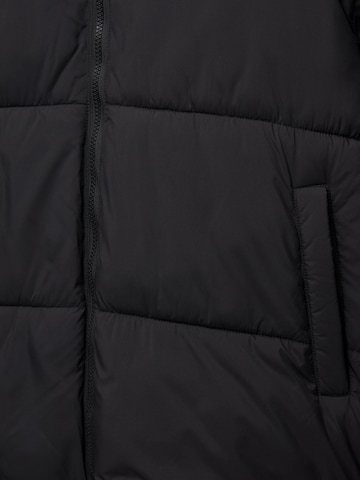 Veste d’hiver Pull&Bear en noir