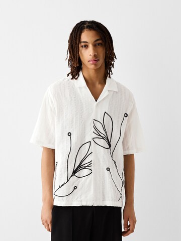 Bershka Regular fit Button Up Shirt in White: front