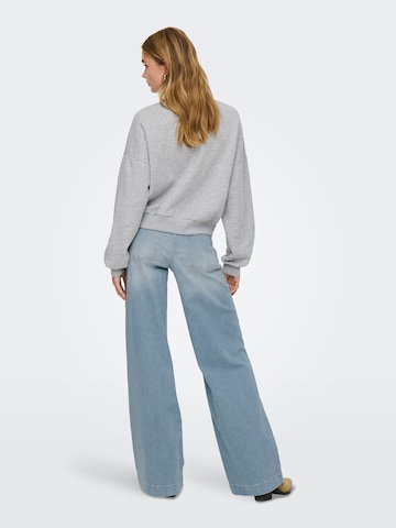 Sweat-shirt 'ONLALMA' ONLY en gris