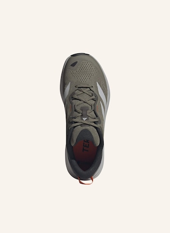 Chaussure de course 'Tracefinder Plus' ADIDAS TERREX en vert