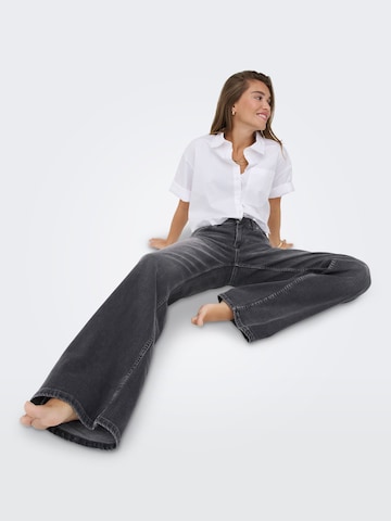 Wide leg Jeans 'ONLJulia' di ONLY in grigio