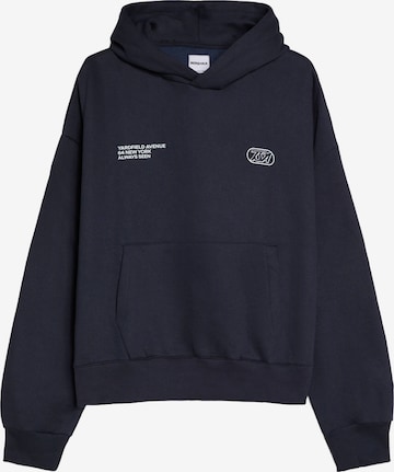 Sweat-shirt Bershka en bleu : devant